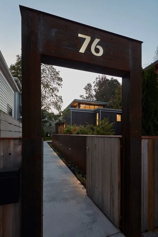 76 Holworthy St, Strawberry Hill