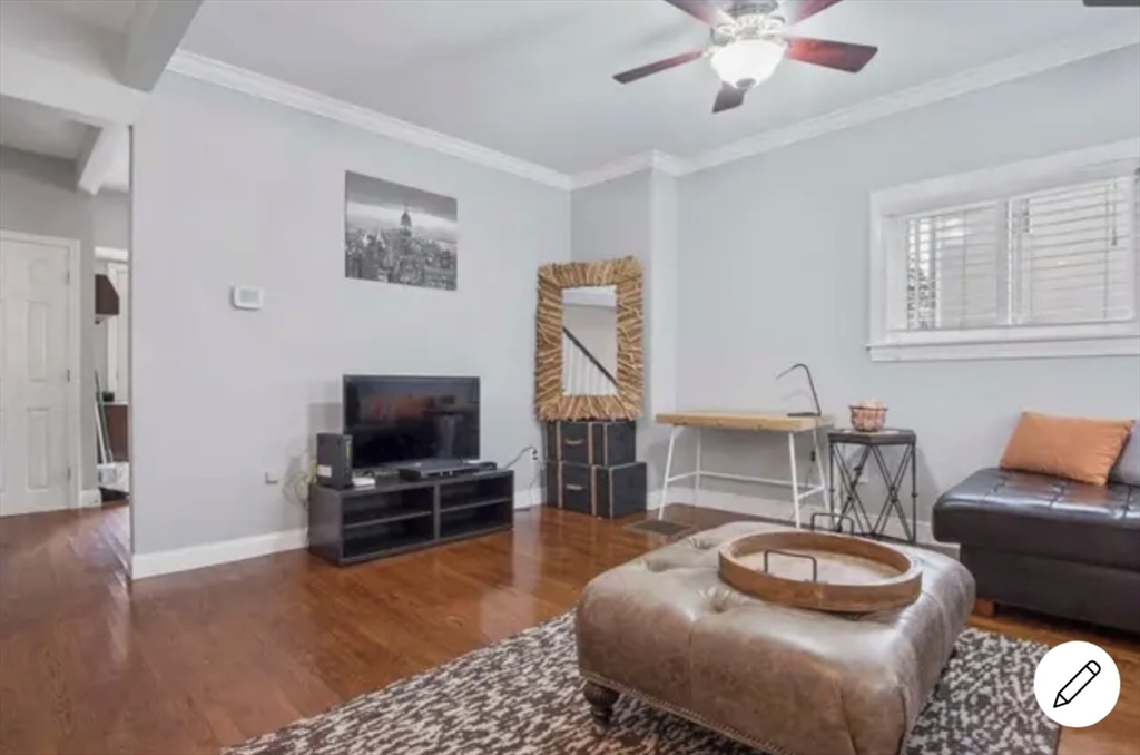 66 Bolton St, South Boston