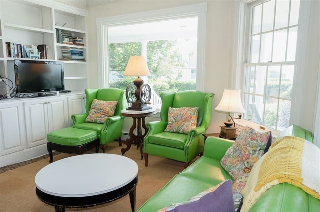 4 Spray Ave, Marblehead