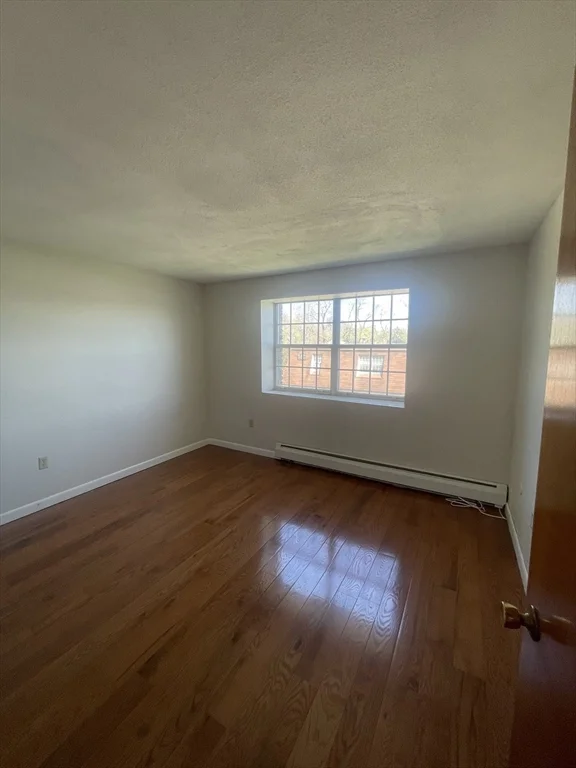 10 Williamsburg Ct, Shrewsbury