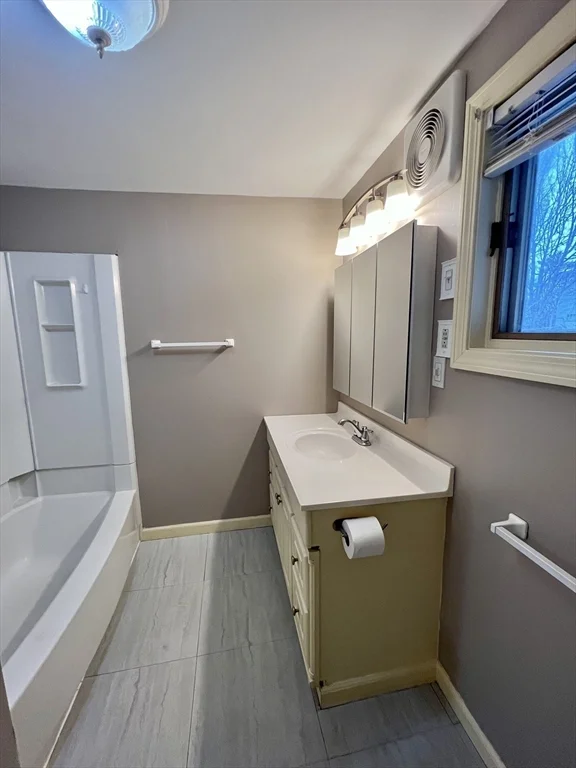 16 Pearl St, North Weymouth