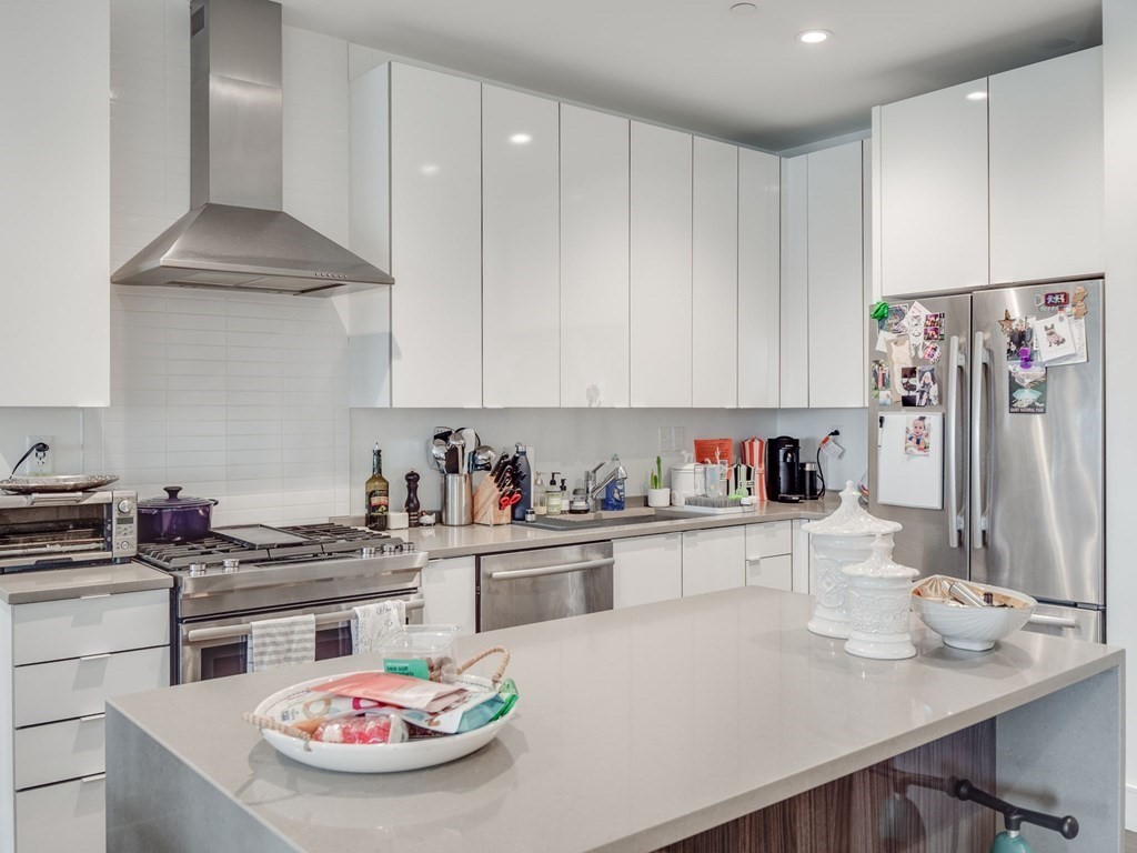 2 West 6th St, South Boston