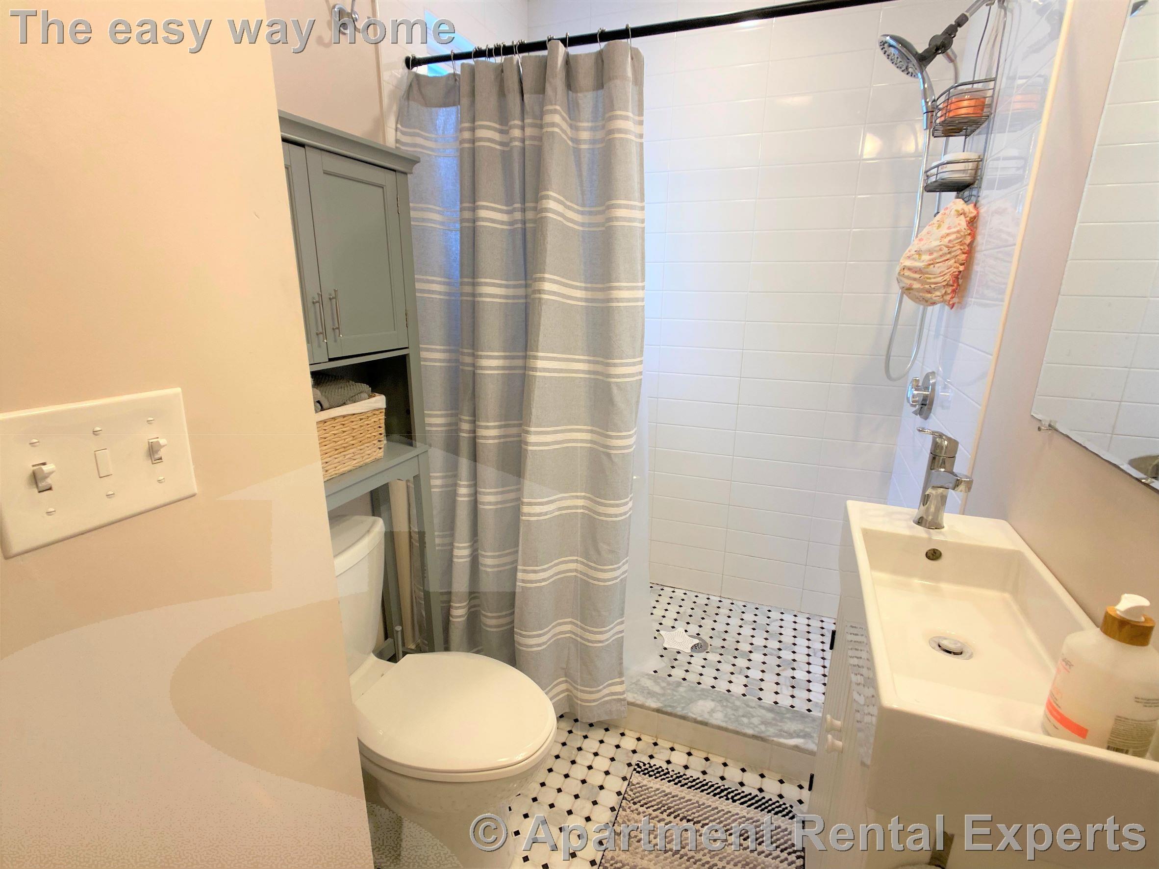 23 Willard Ave, Tufts