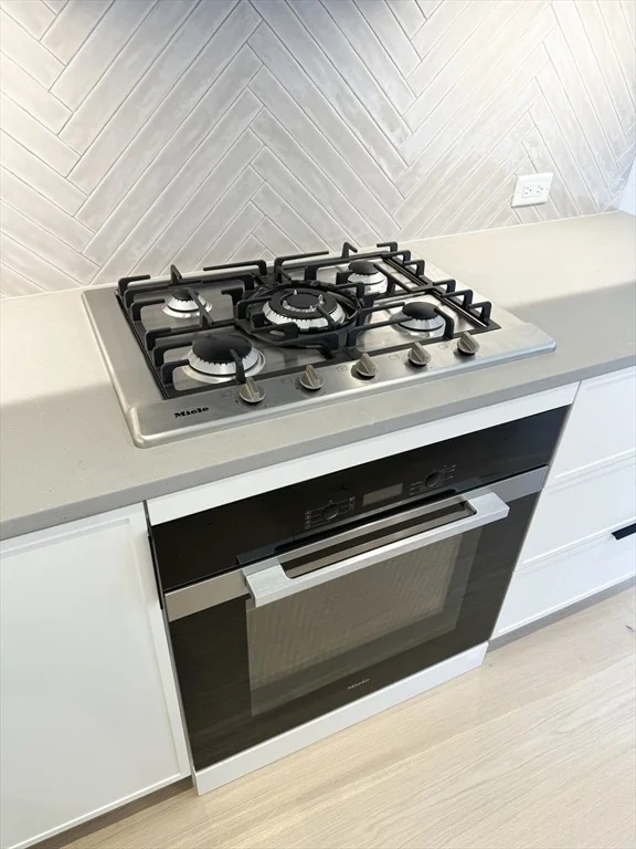 1 Nevins Hill Way, Brighton