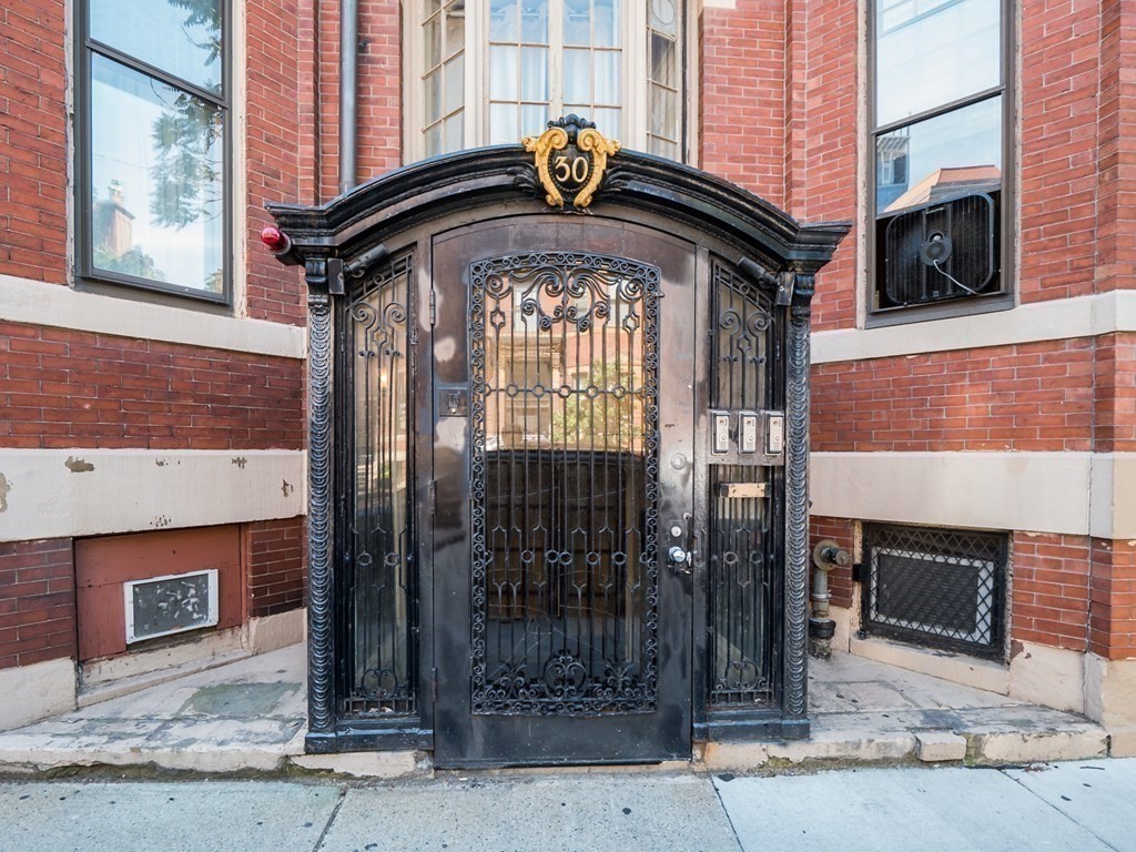 30 Gloucester St, Boston