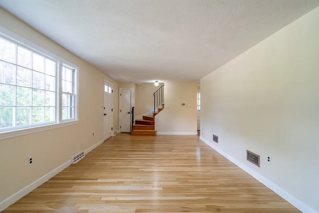 10 Colburn St, Waltham