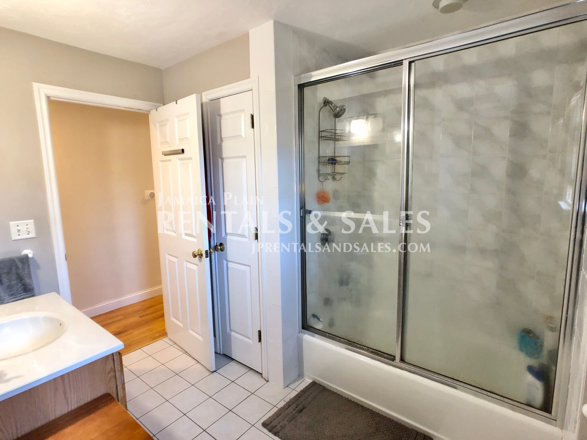 27 Clive St, Jamaica Plain