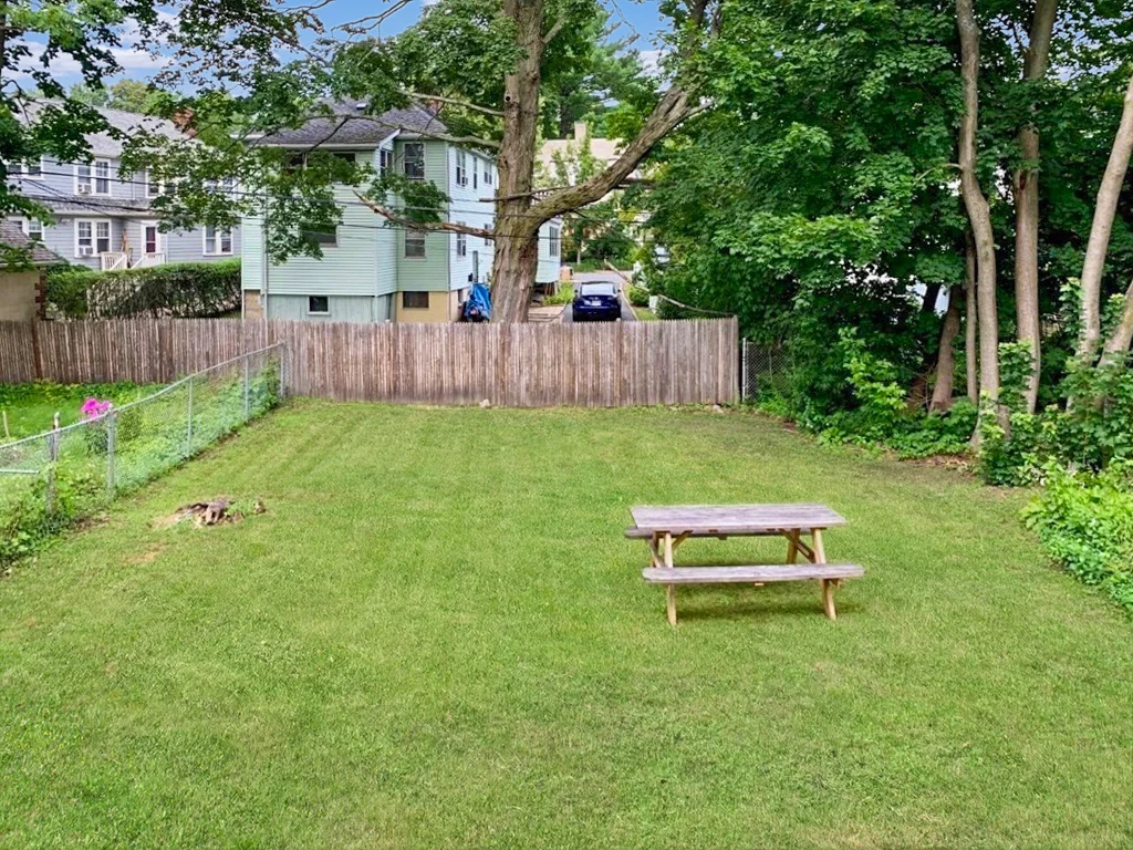 8 Wyvern St, Jamaica Plain