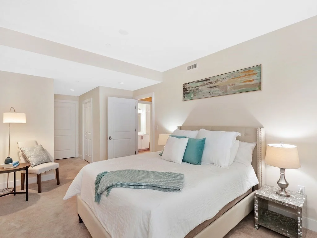 321 Hammond Pond Pkwy, Chestnut Hill