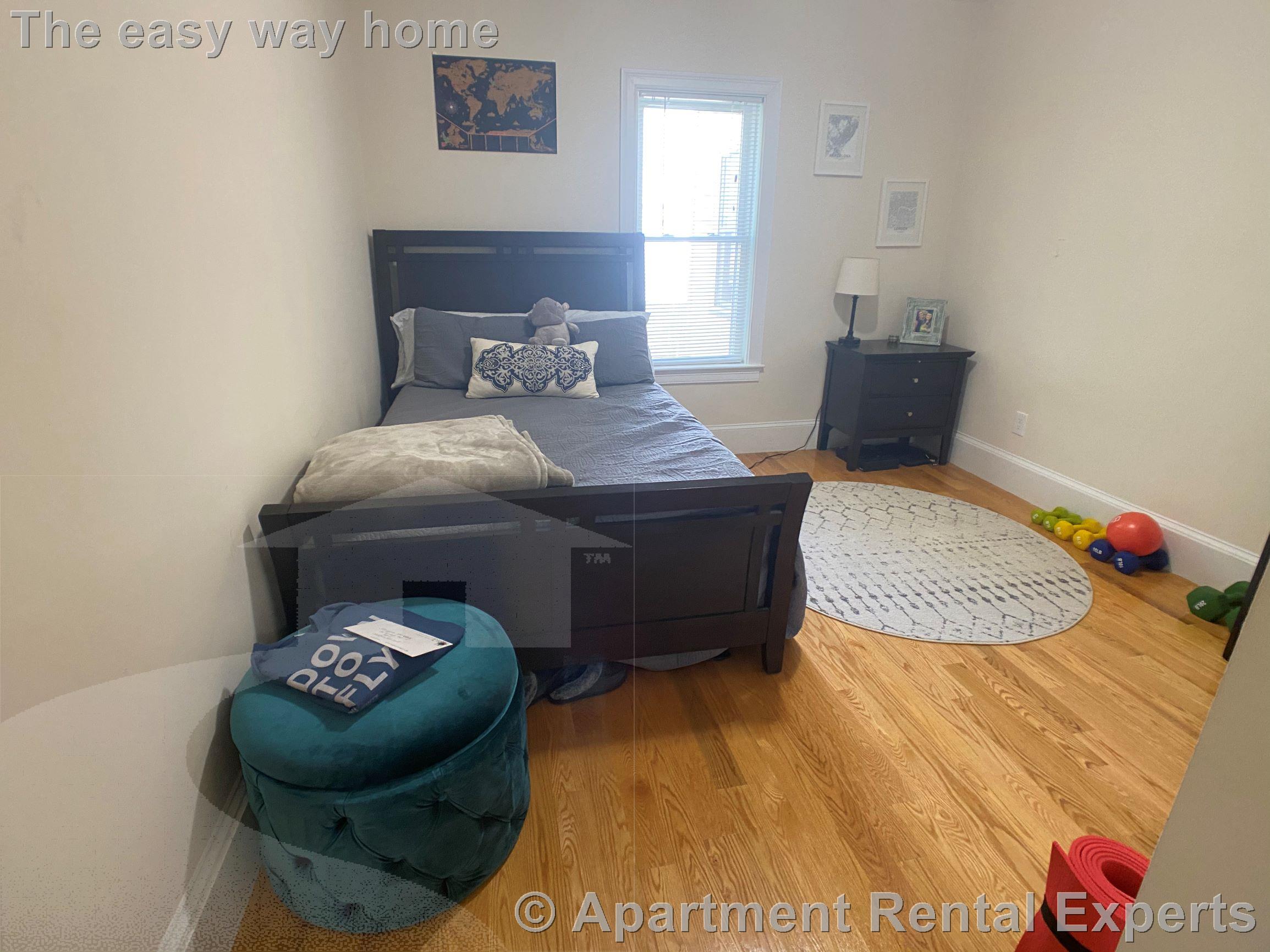 24 Willard Ave, Tufts