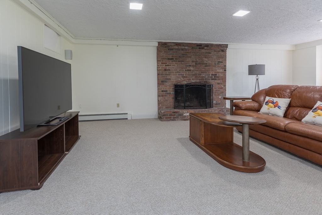 22 Bradford Rd, Weston