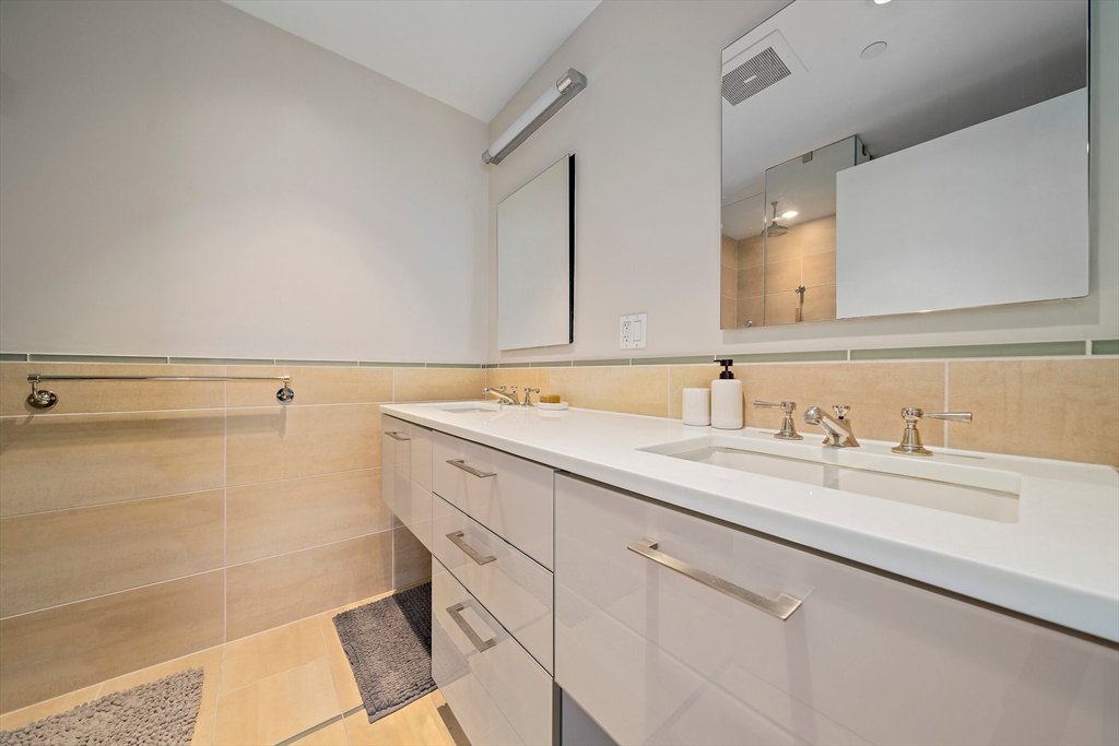 45 Province St, Midtown