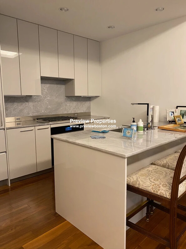 1 Dalton St, Back Bay