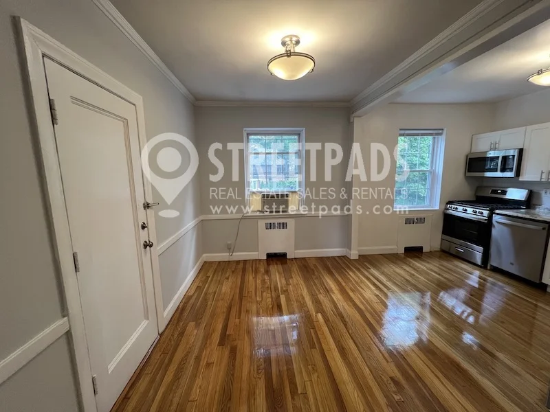 1153 Beacon St, Longwood