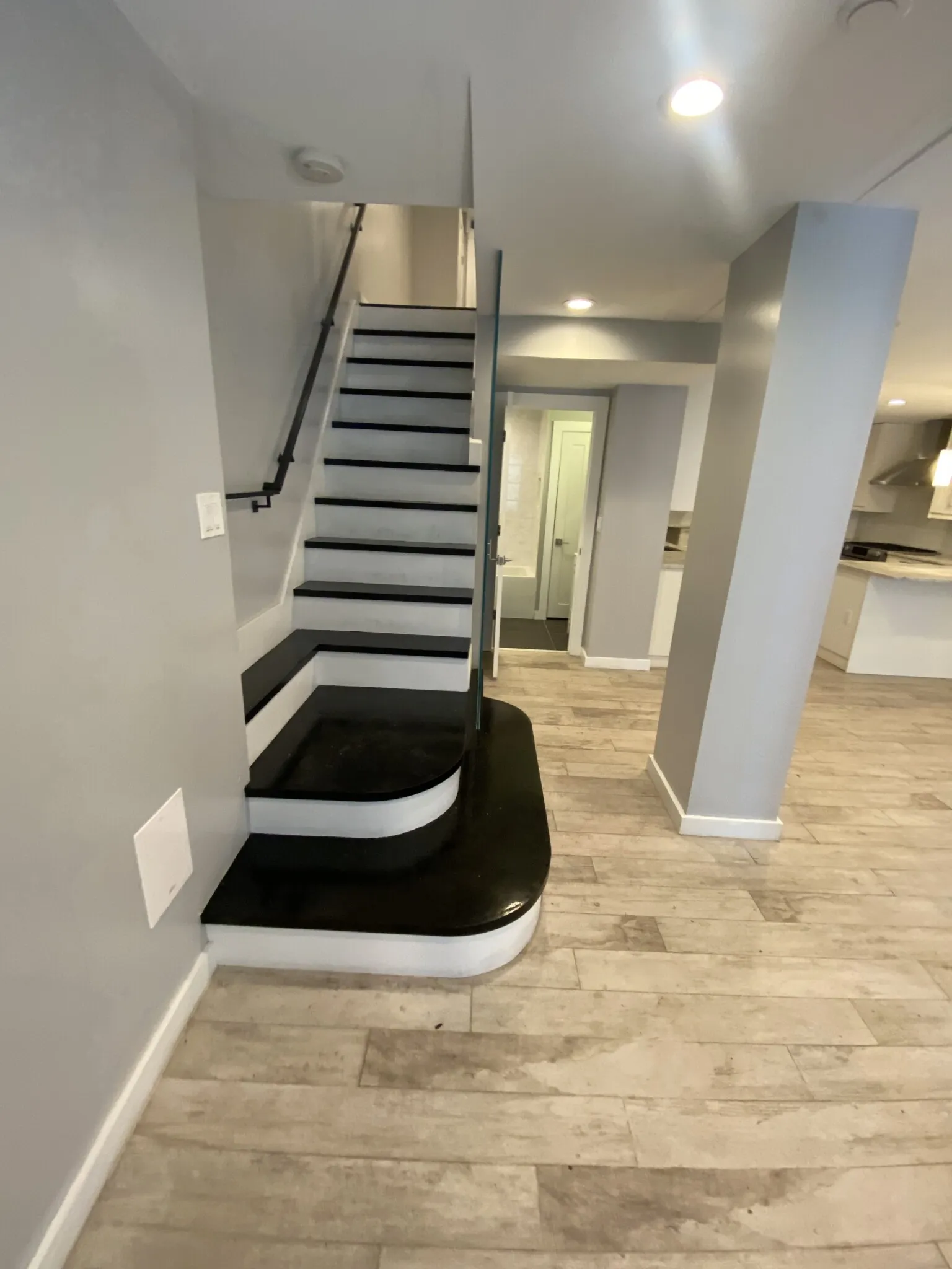 469 Massachusetts Ave, South End