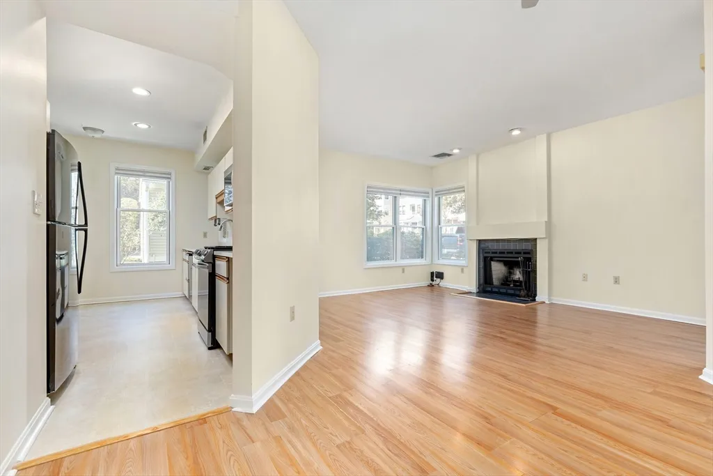 29 Hammond Pl, Woburn