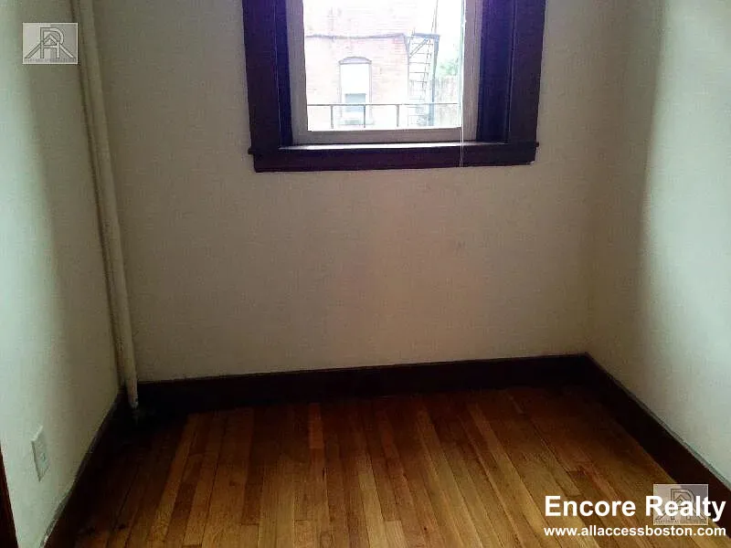 849 Beacon St, Fenway