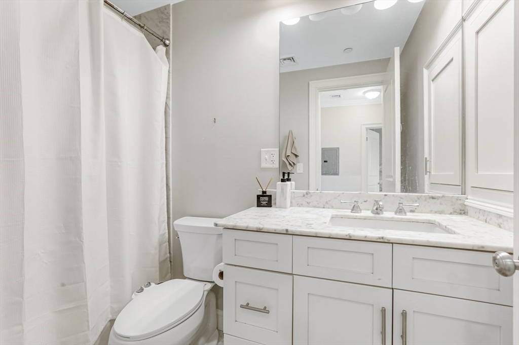 668 Massachusetts Ave, South End