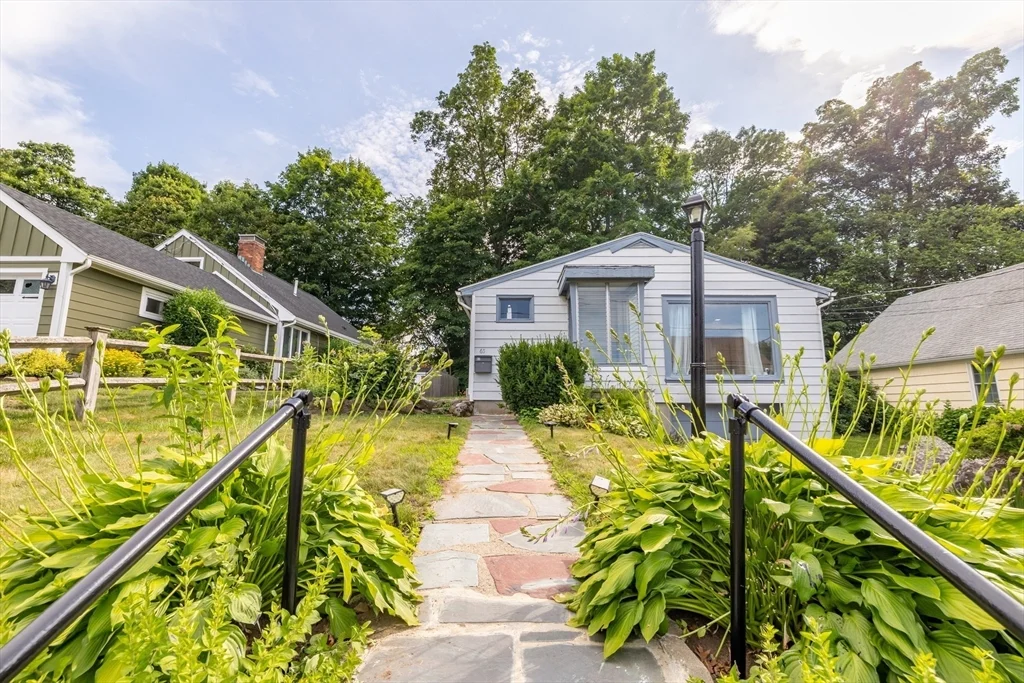 65 Sassamon Ave, Milton