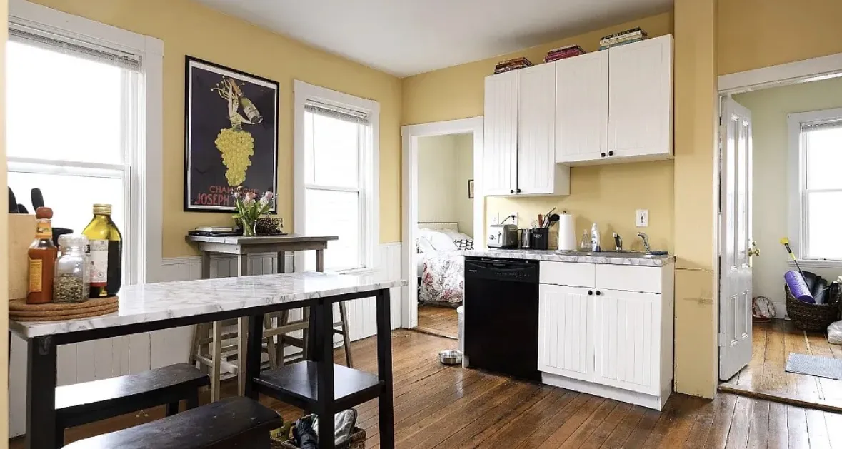 2 Hampshire Ct, Inman Square