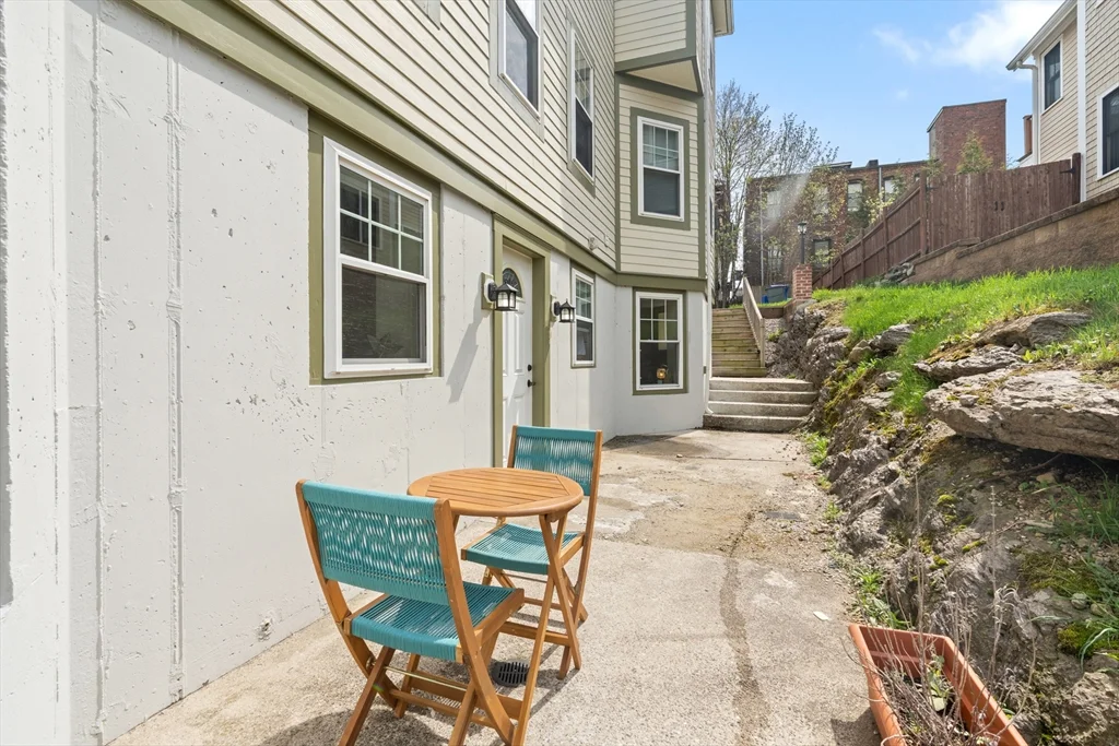 15 Millmont St, Roxbury