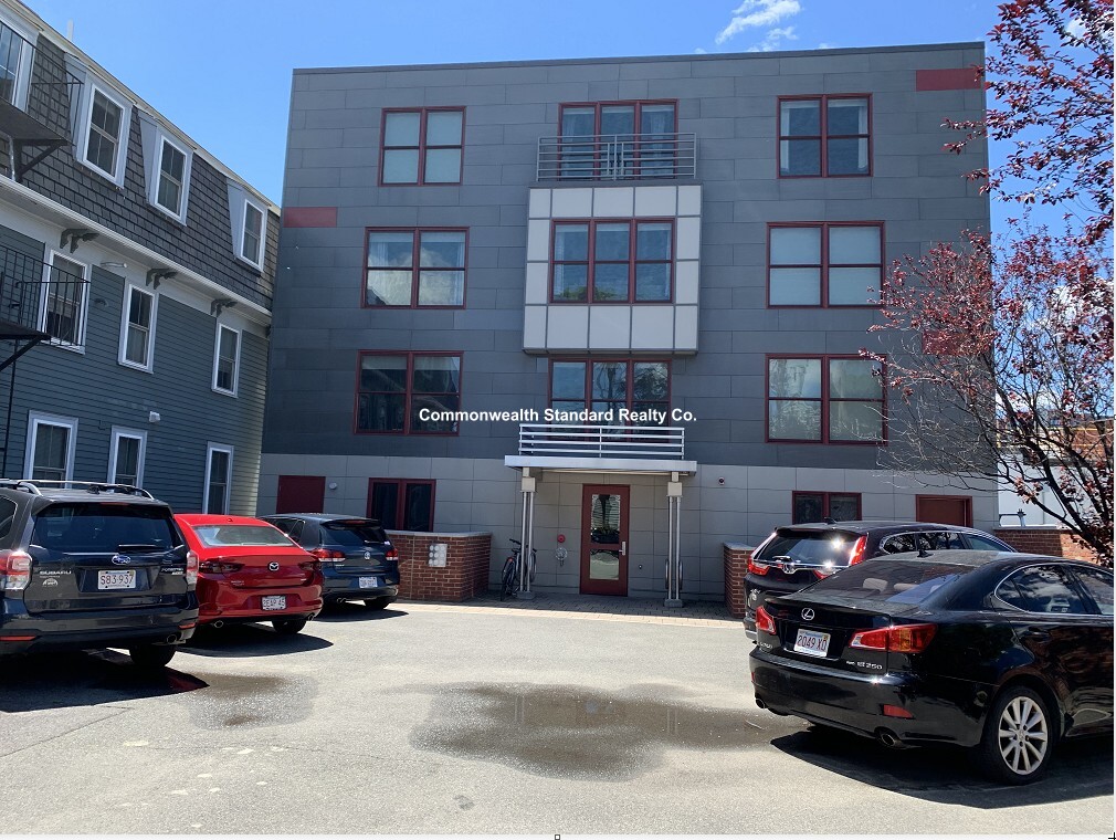 126 Charles St, East Cambridge