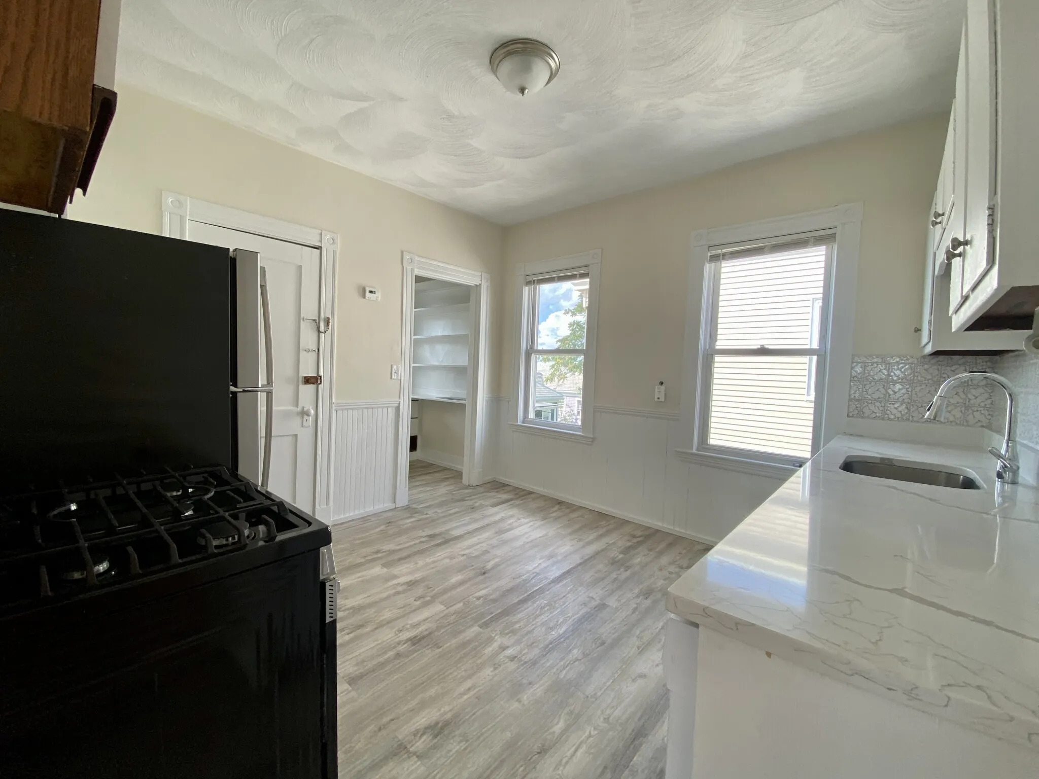 14 Belknap St, West Somerville