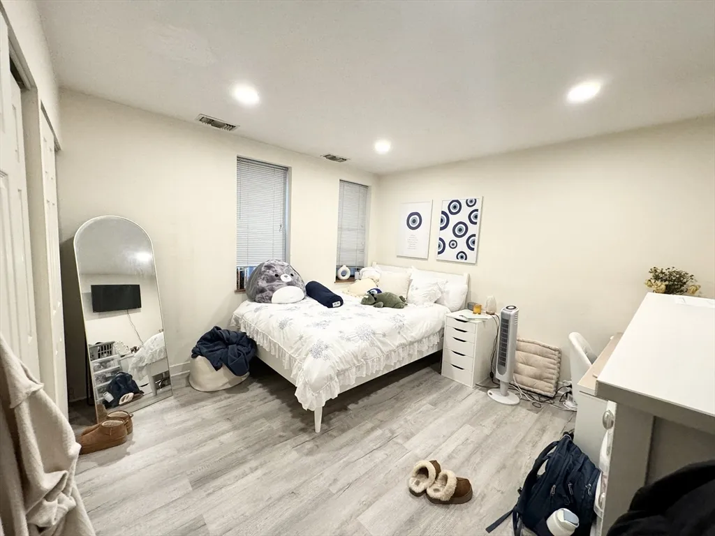 71 Gainsborough, Boston