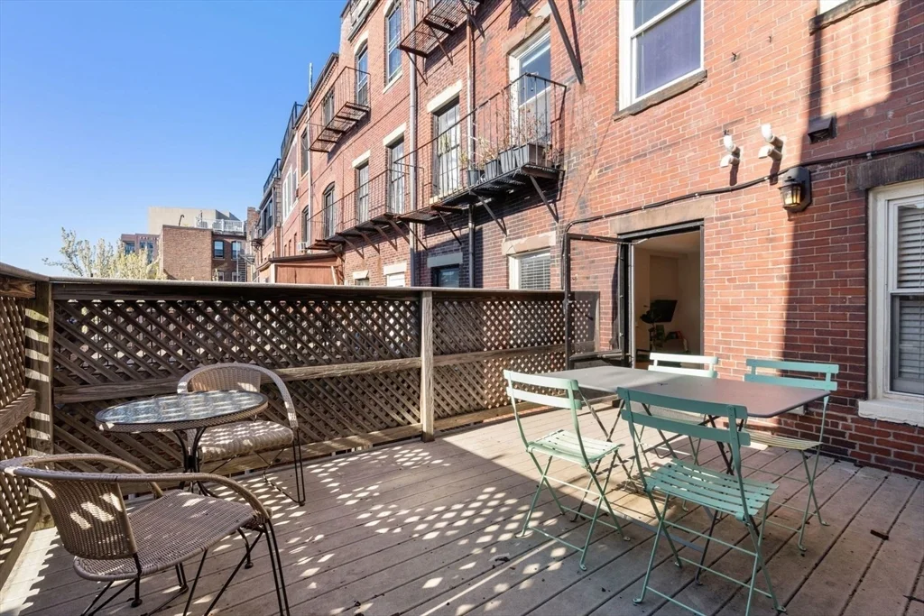 62 West Cedar St, Beacon Hill