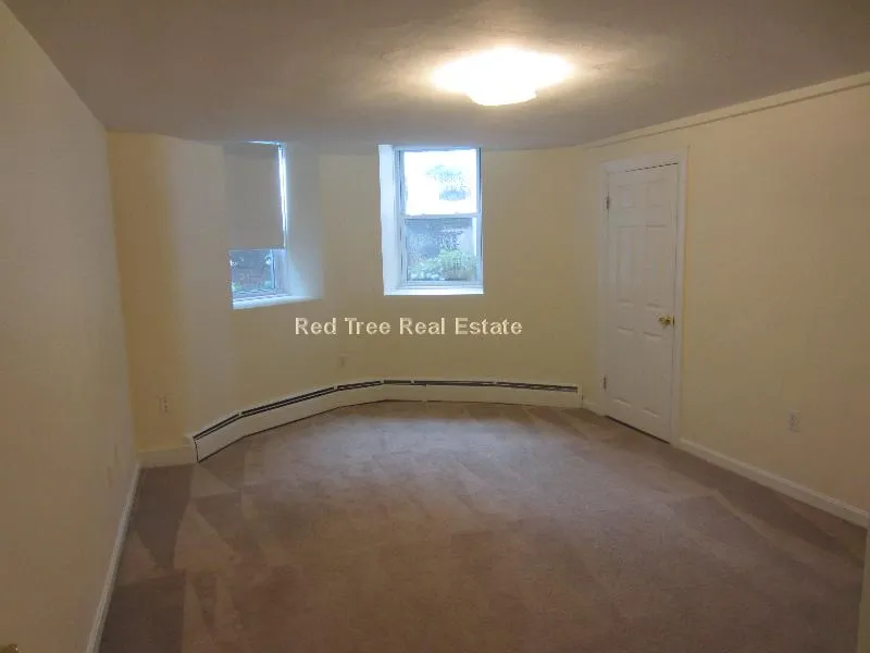 17 Green St, North Brookline