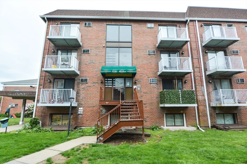 1186 Worcester Rd, Framingham