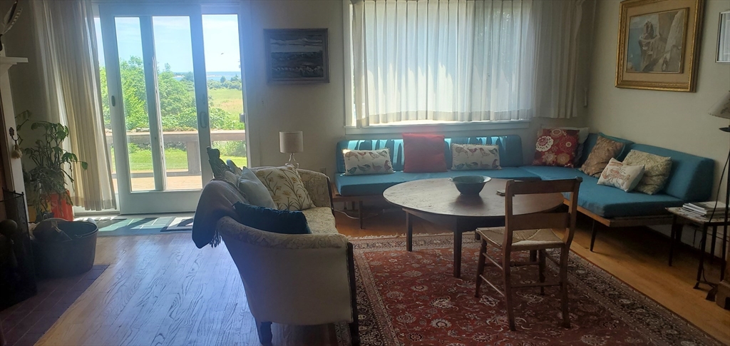 588 River Rd, Acoaxet