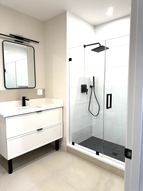 100 Lincoln, Brighton