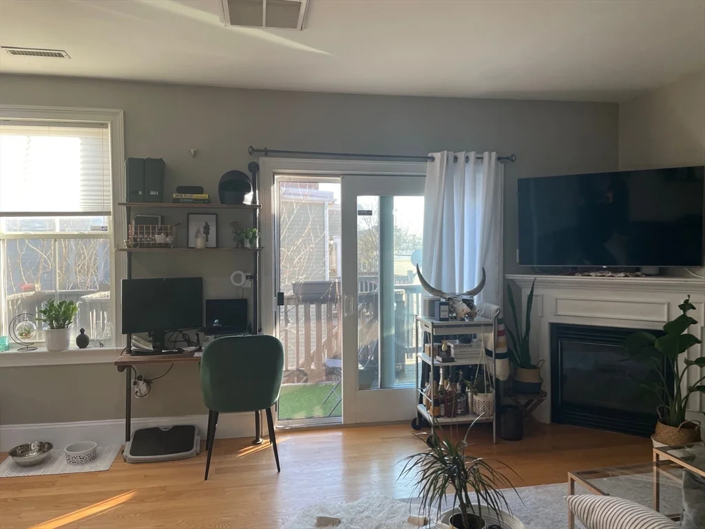 227 Bowen St, South Boston