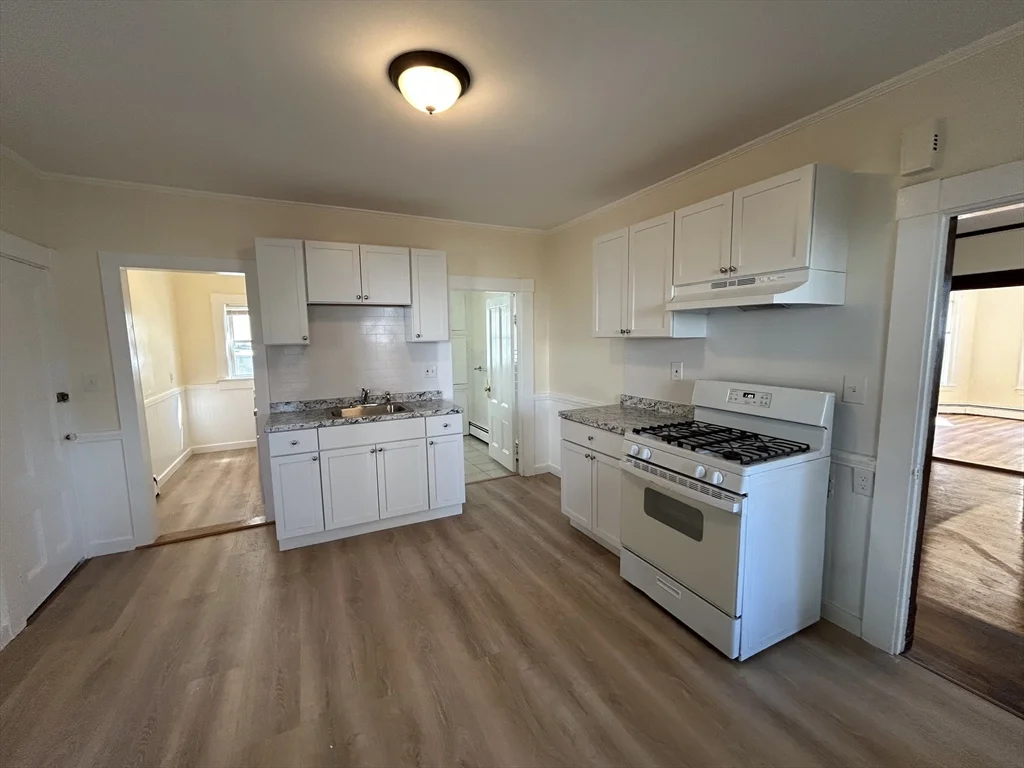 15 Estabrook Ave, Marlborough