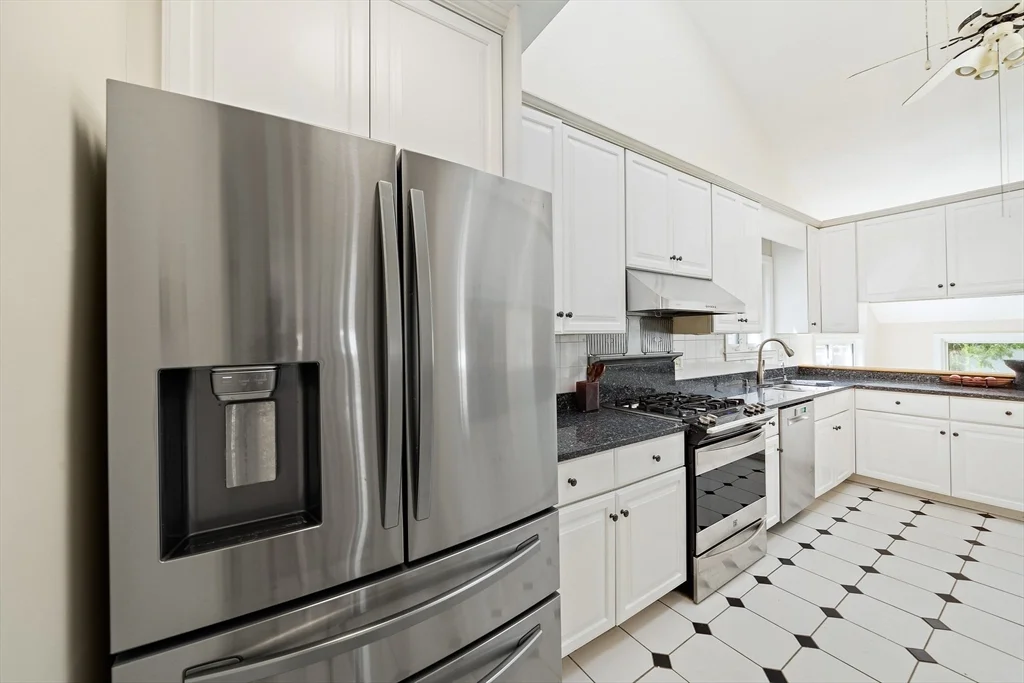 28 Mansfield Rd, Wellesley