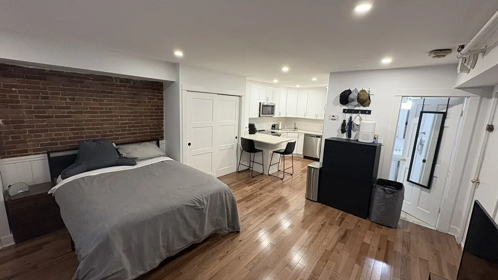 144 Commonwealth, Back Bay