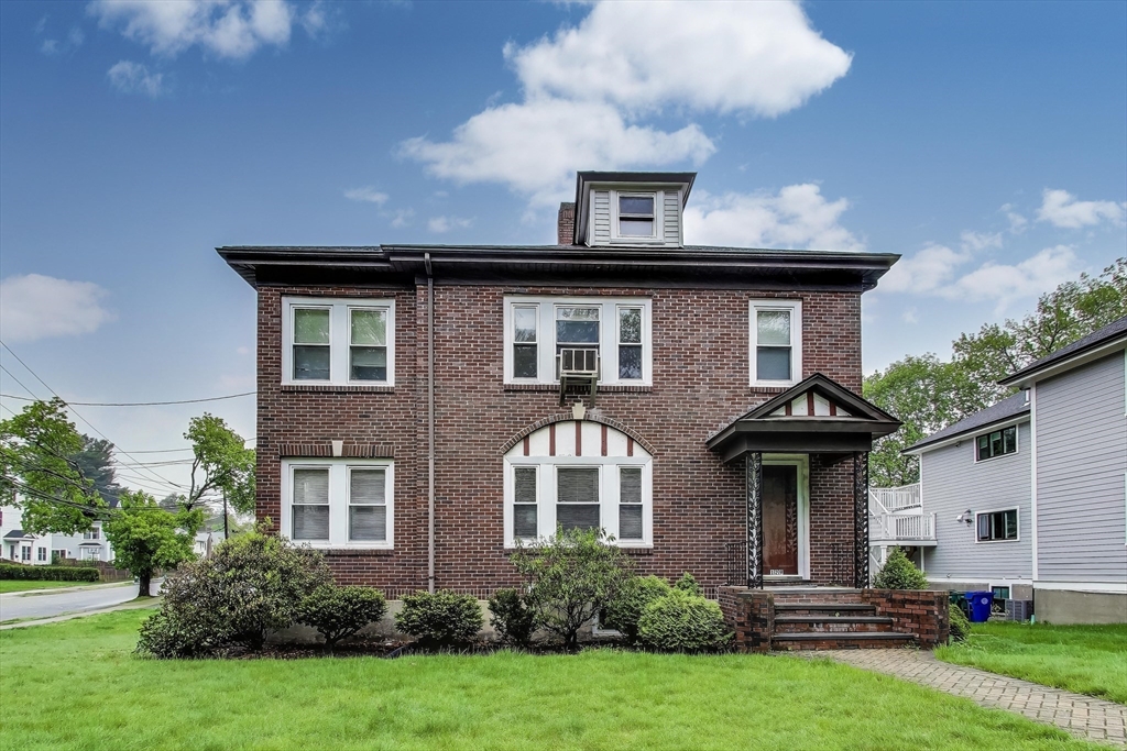 129 Oxford Rd, Newton Center