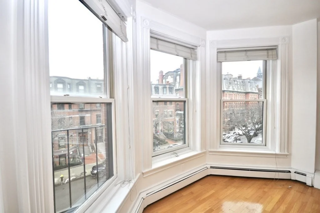 218 Newbury St, Back Bay