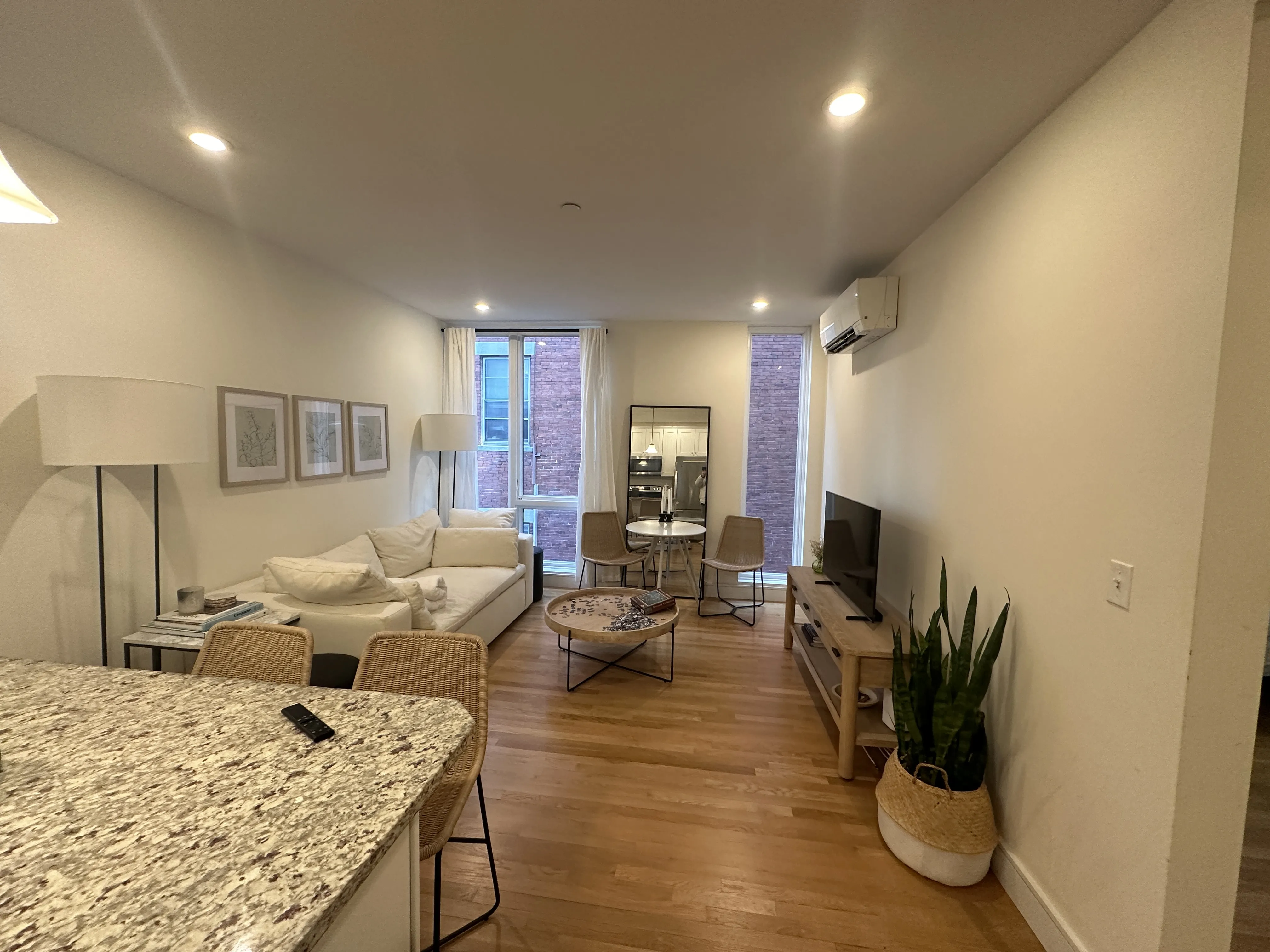 877 Beacon St, Fenway