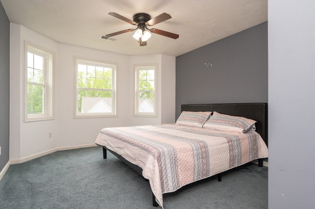 7 Willow Brook Ln, Blackstone