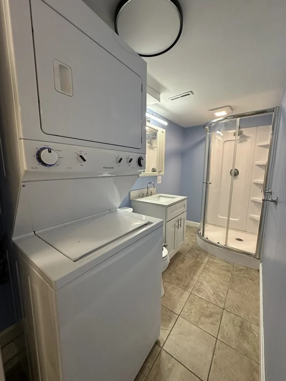 79 Greenbrook Dr, Stoughton