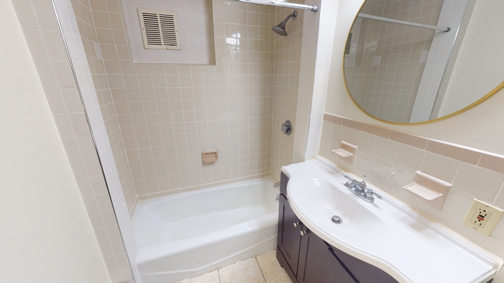 1906 Beacon, Brookline