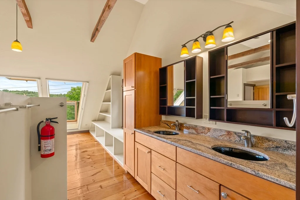 35 Merrimac, Amesbury