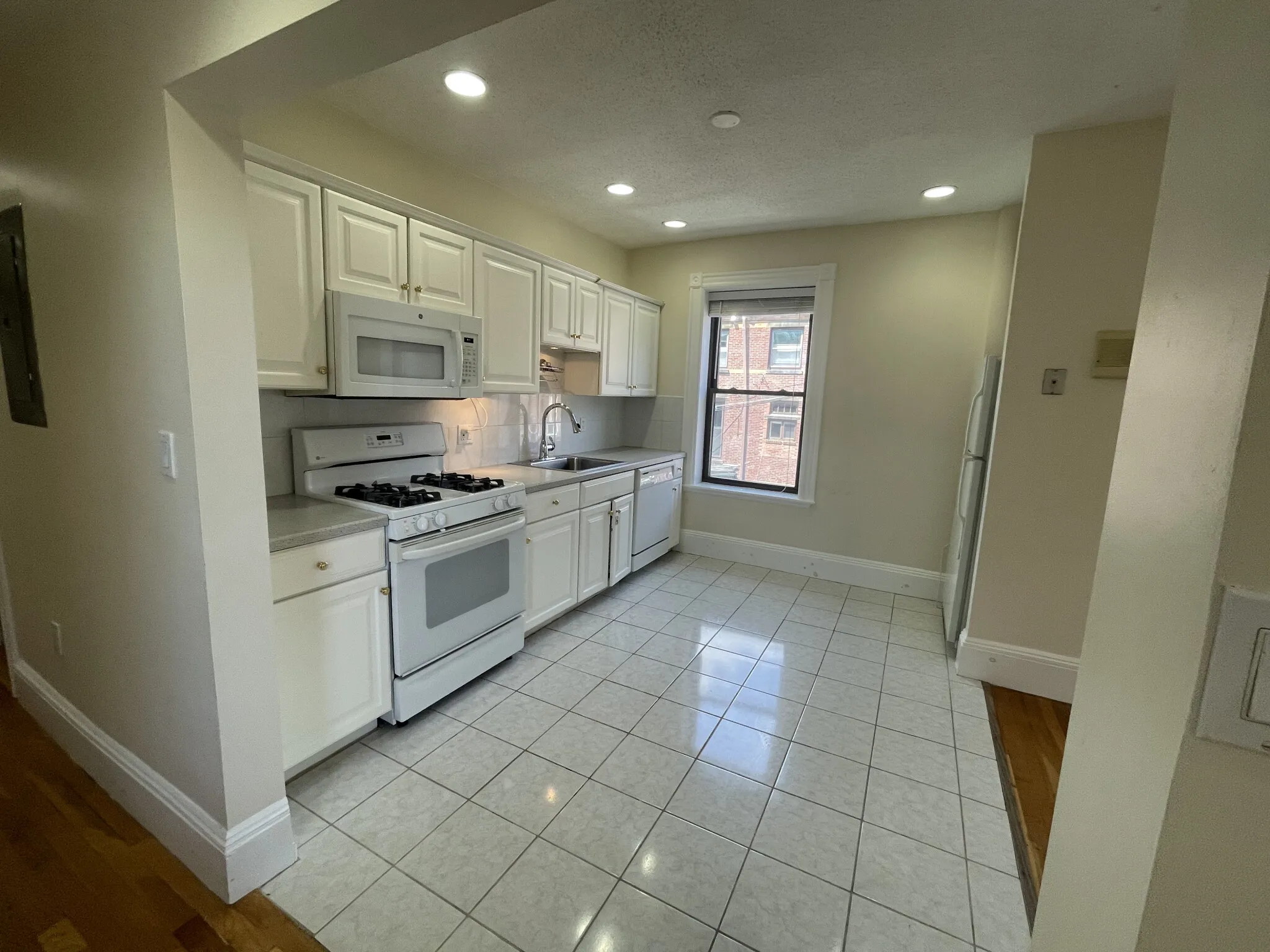 12 Dean Rd, Brookline