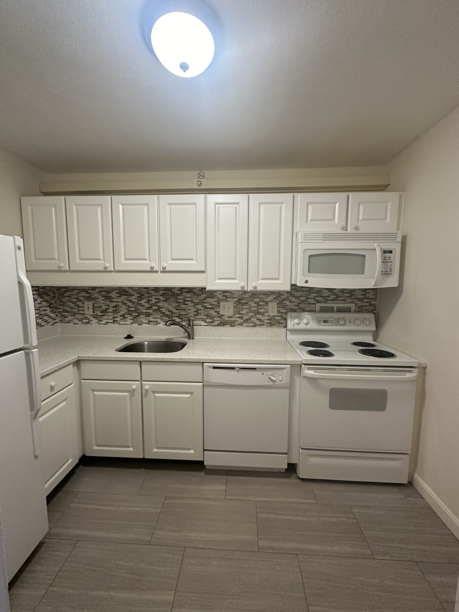 101 Monmouth Ct, Longwood