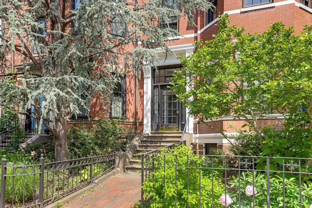 381 Marlborough St, Back Bay