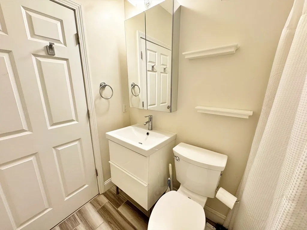 364 Sumner St, East Boston