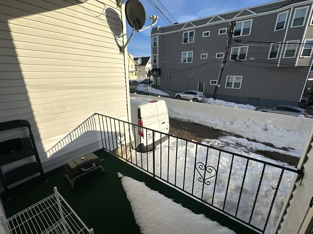 332 Main St, Everett