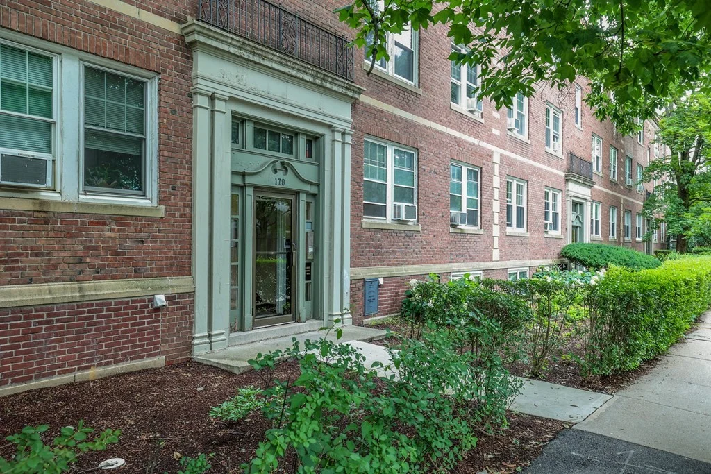 179 Kent, Longwood